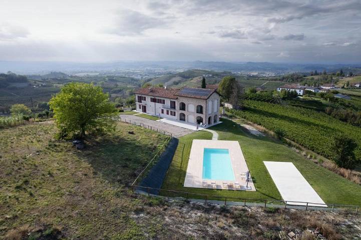 Ferienwohnung für 4 Personen, mit Terrasse und Garten sowie Pool und Ausblick