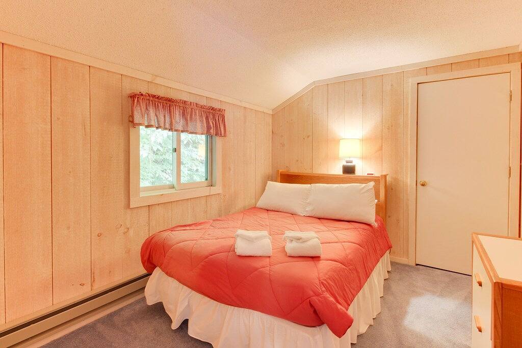 Klassische, hundefreundliche Hütte im Wald mit privater Terrasse in Dover (VT), Mount Snow