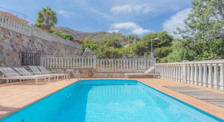 Apartamento para 8 personas, con Terraza y Jardín además de Piscina y Vistas al lago en Santa Brígida