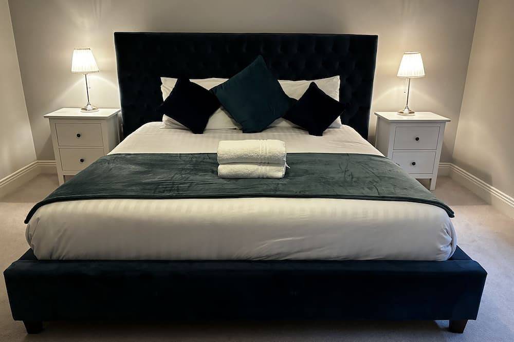 Stylish & New| In Heart of Town | Garden & Firepit in Donegal, County Donegal