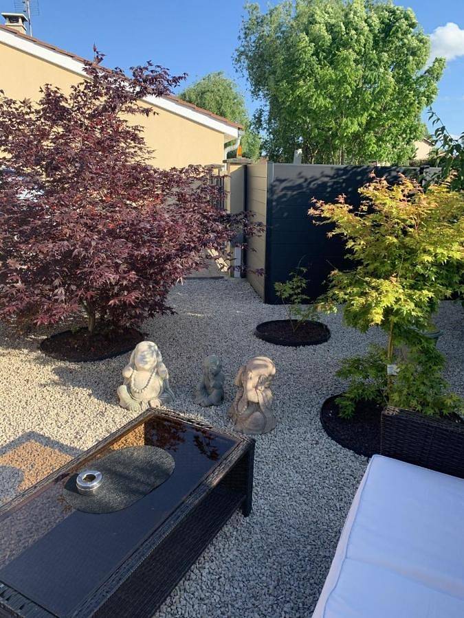 Chambre d’hôte pour 5 personnes, avec vue et piscine ainsi que jardin et terrasse
