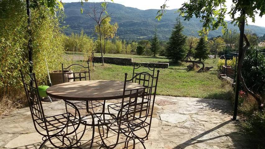 Location de vacances pour 2 personnes, avec jardin ainsi que vue et terrasse à Saint-Privat - 2