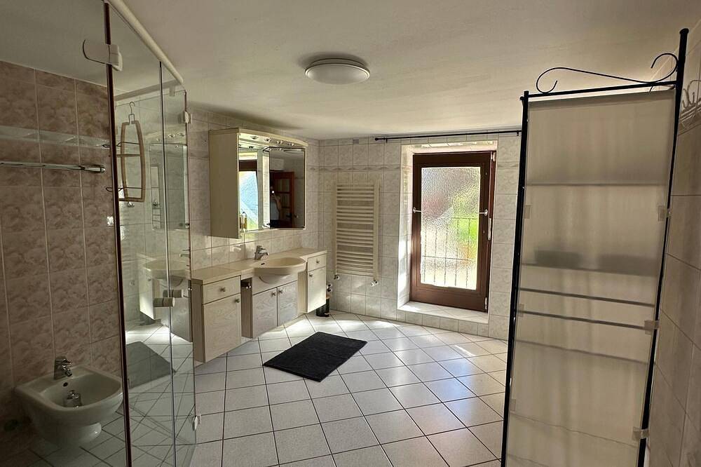 Ganze Wohnung, Ferienwohnung 97qm für 4 Personen mit Terrasse in Flintsbach am Inn, Bayerische Alpen