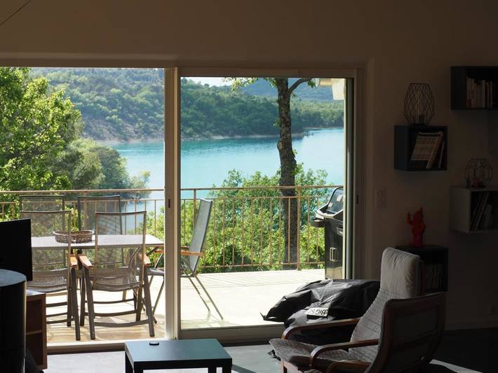 Maison de vacances pour 8 personnes, avec Balcon et Terrasse ainsi que Jardin et Vue sur le lac à Bauduen