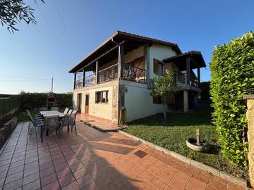 Gîte pour 14 personnes, avec jardin et balcon à Limpias