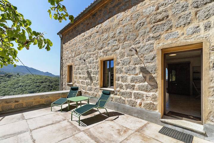 Chambre d’hôte pour 3 personnes, avec jardin et jacuzzi en Corse