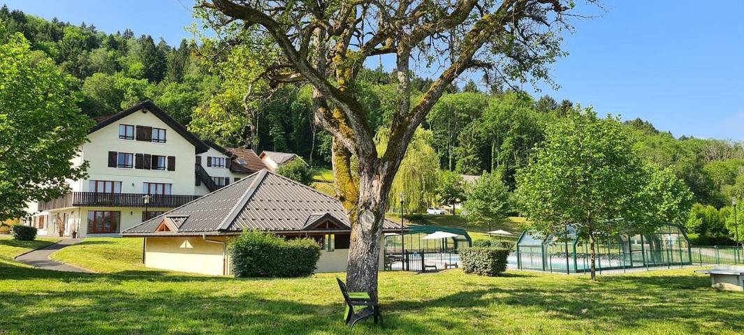 Gîte pour 2 personnes, avec jardin et piscine à Lugrin - 2