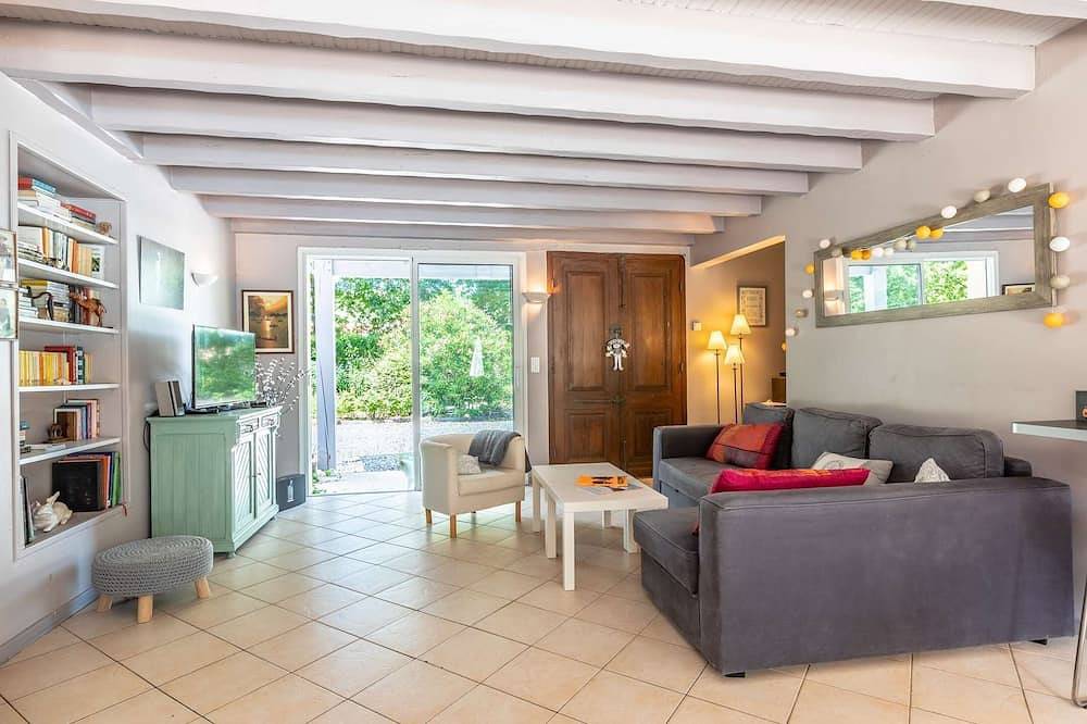 Villa Avec Piscine Chauffée au Calme in Taller (desambiguación), Region de Dax