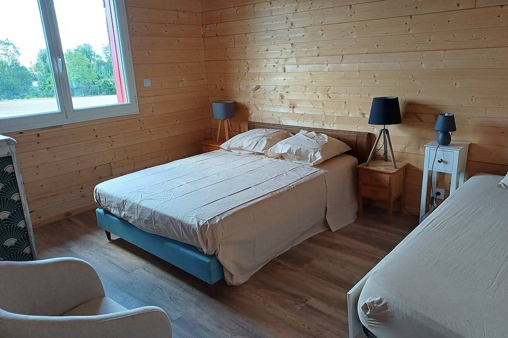 Contemporary wooden house \"chez Fan-Fan\" spacious and pleasant. in Bourges, Región de Bourges