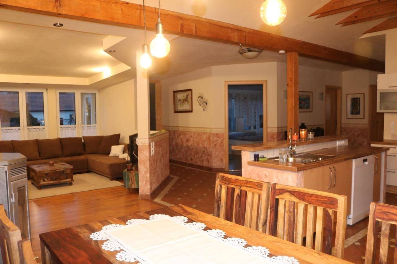 Ganze Wohnung, Helle, offene Dachgeschosswohnung mit Terrasse in Bezirk Oberpullendorf