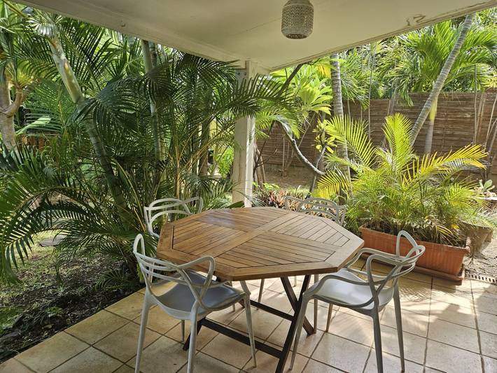 Gîte pour 4 personnes, avec jardin ainsi que terrasse et piscine à Saint-Leu - 2
