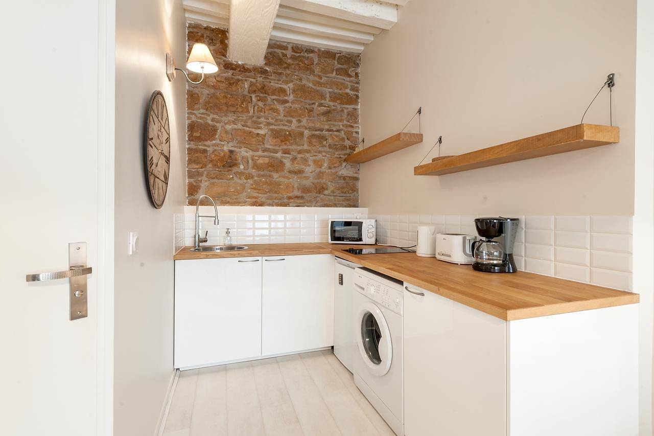Entire studio, Guestready - Charming Studio for 2 near the Metro in Lyon, Rhône