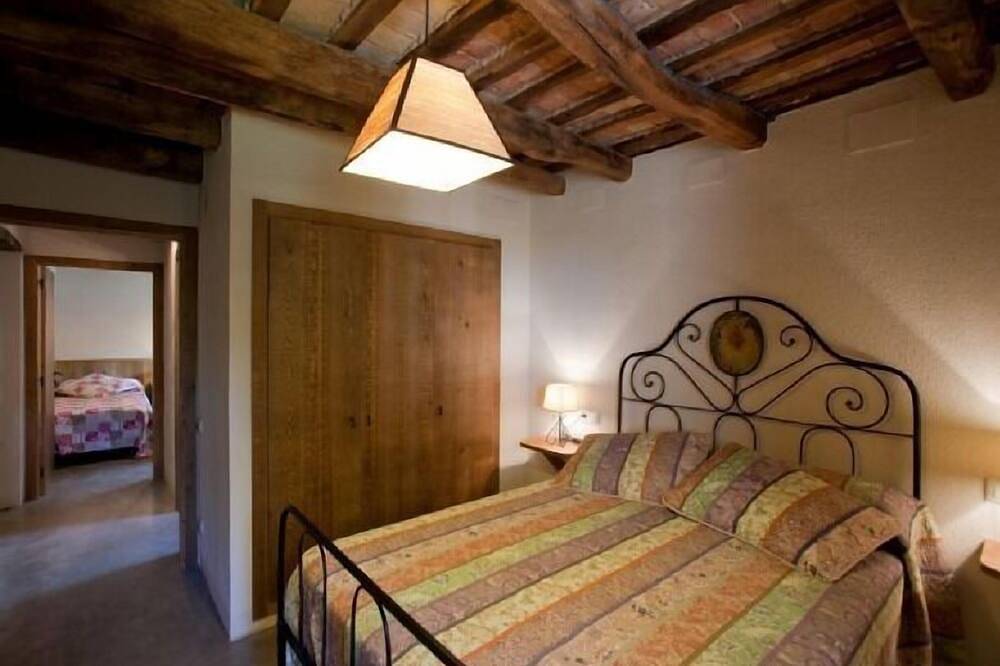 Self catering Mas Quintana de Ciuret for 16 people in Vidrà, Catalan Pyrenees