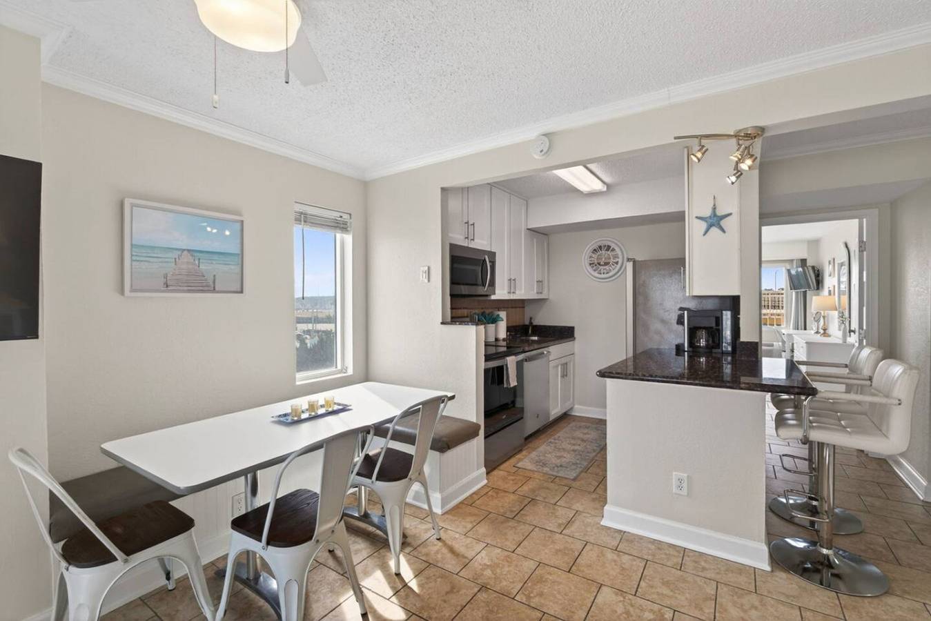 Entire apartment, New / Oceanfront Beach Condo, Pool, Gym, Fishing in Virginia Beach