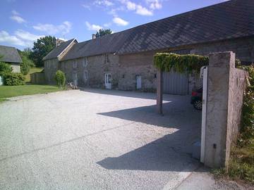 Gîte pour 12 personnes, avec terrasse et jardin, animaux acceptés à Saint-Denis-le-Vêtu