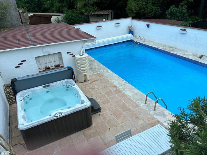 Location de vacances pour 8 personnes, avec terrasse ainsi que jacuzzi et piscine à Lamothe-Capdeville - 3