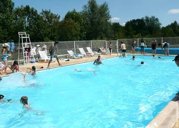 Camping pour 4 personnes, avec piscine et terrasse dans Fontenay-le-Comte