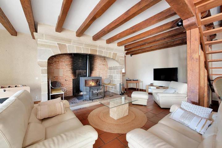 Location de vacances pour 10 personnes, avec Jacuzzi et Terrasse ainsi que Jardin et Vue à Bagnac-sur-Célé