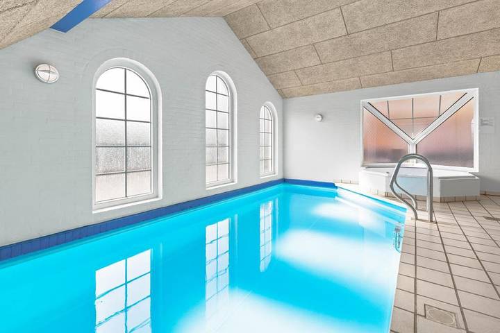10 Personen Ferienhaus in Blåvand mit Pool, Sauna und Whirlpool in Blavand, Varde