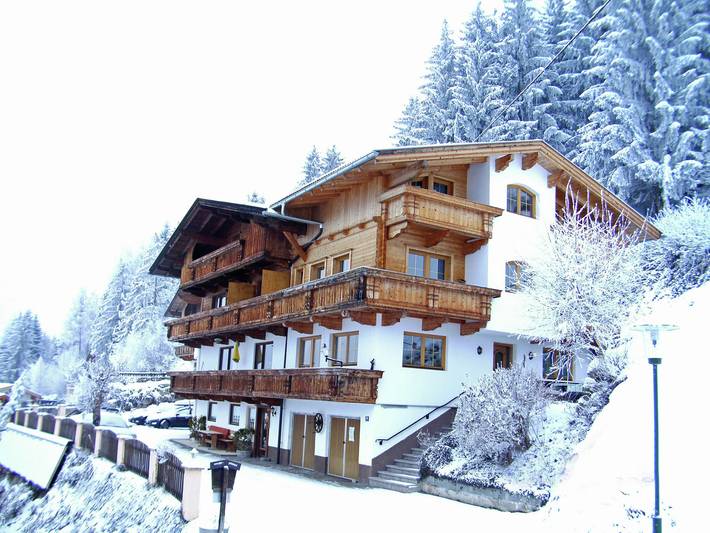 Ferienwohnung für 5 Personen, mit Balkon und Terrasse sowie Garten und Ausblick