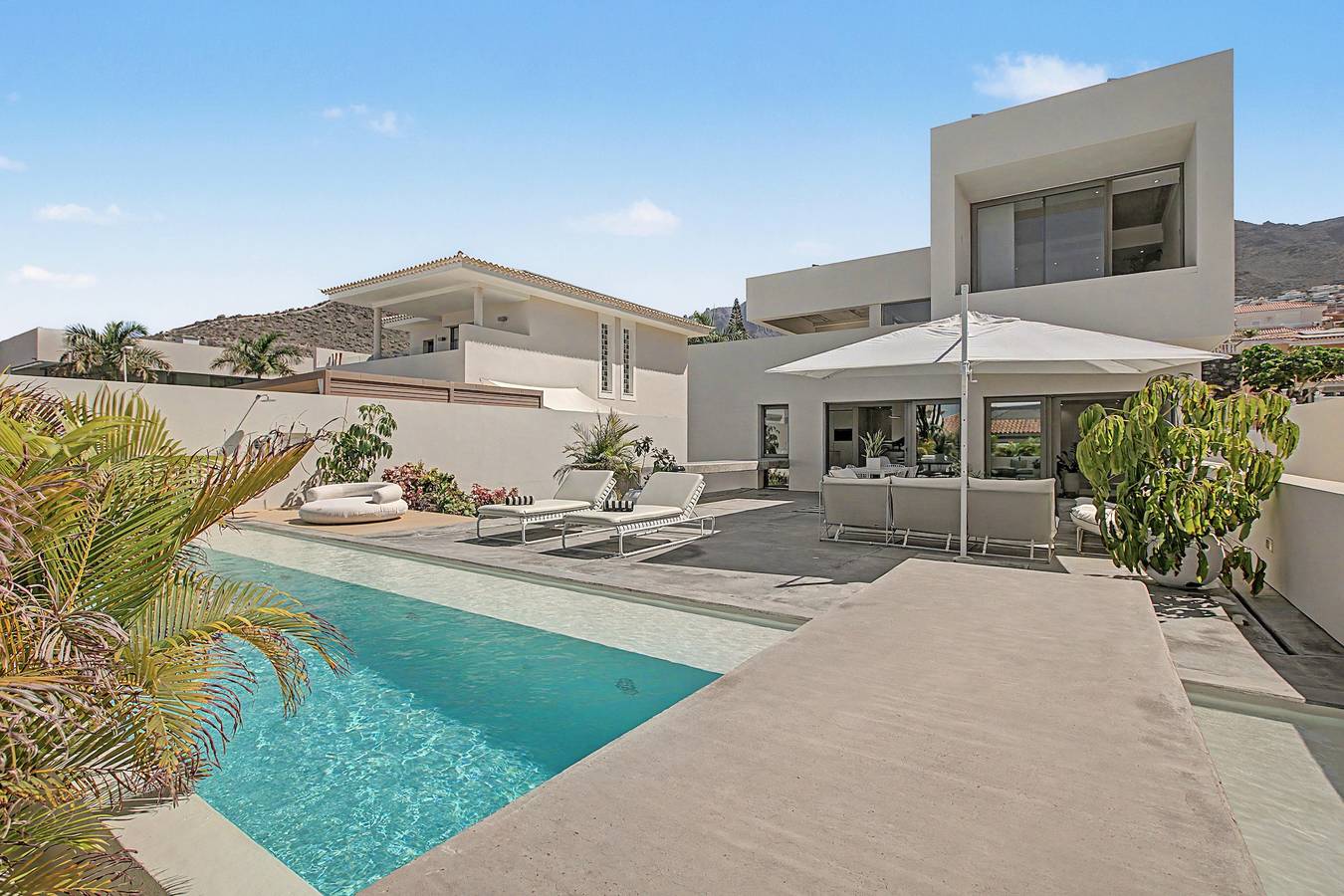 Vacation Villa 'Esperanza' with Sea View, Wi-Fi and Air Conditioning in Adeje, South Tenerife