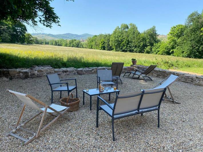 Location de vacances pour 4 personnes, avec Terrasse et Jardin ainsi que Piscine et Vue dans La Chapelle-de-Guinchay - 4