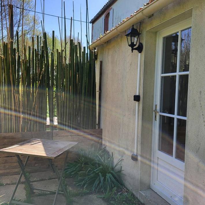 Gîte pour 2 personnes, avec jardin et terrasse, animaux acceptés à Beaulieu-sous-la-Roche - 3