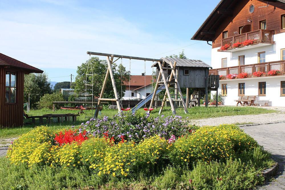 Ganze Wohnung, Ferienwohnung Seeblick bis 2 Personen, Balkon, 30 qm in Tachinger See, Taching am See