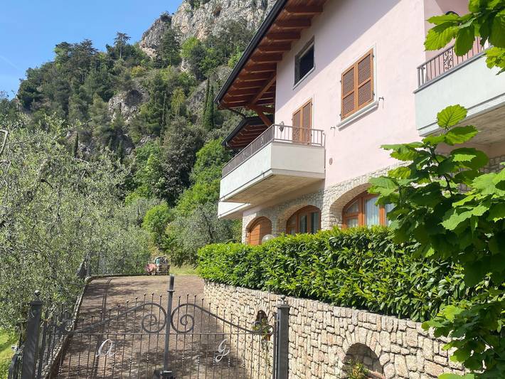 Ferienwohnung für 4 Personen, mit Balkon und Terrasse sowie Garten und Pool in Limone sul Garda