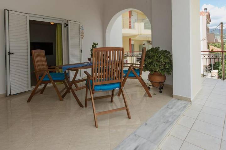 Gîte pour 4 personnes, avec Balcon ainsi que Terrasse et Vue à Calamata - 4