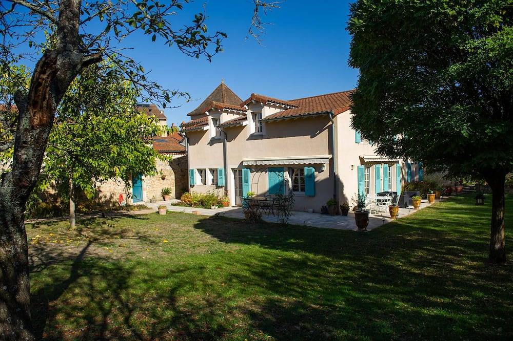 Charming house with garden – Cluny Downtown in Cluny, Région de Mâcon