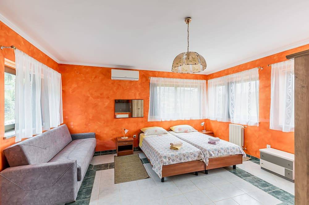 Ganze Wohnung, Studio Appartement mit Terrasse Brsec, Opatija in Martina (Kvarner Bucht), Moscenicka Draga