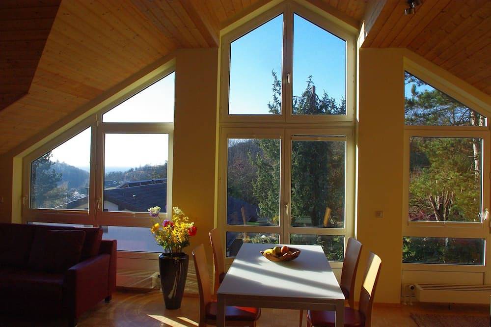 Ganze Wohnung, Flooded with light and a wide view of 100 m2 in Heppenheim, Bergstraße