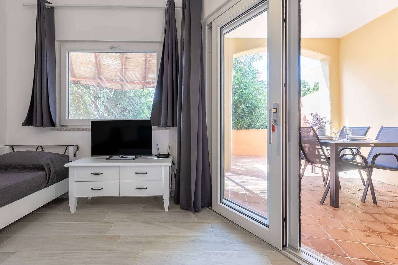 Appartamento intero, Appartamento 'Calarossa Beach House' con Vista Mare, Wi-Fi e Aria Condizionata in Trinità d'Agultu e Vignola, Gallura