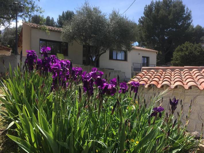 Location de vacances pour 6 personnes, avec jardin ainsi que vue et piscine à Roquevaire - 2