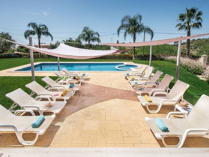 Location de vacances pour 12 personnes, avec vue ainsi que terrasse et jardin dans Boliqueime - 4