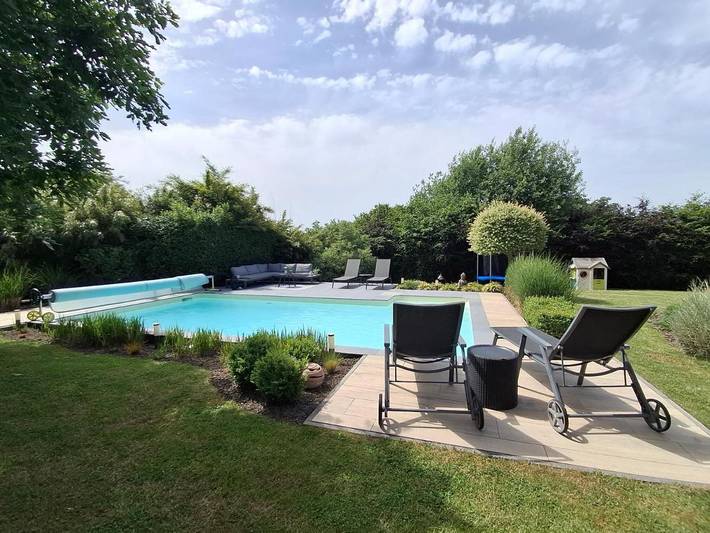 Location de vacances pour 6 personnes, avec piscine ainsi que vue et jardin dans Louveigné