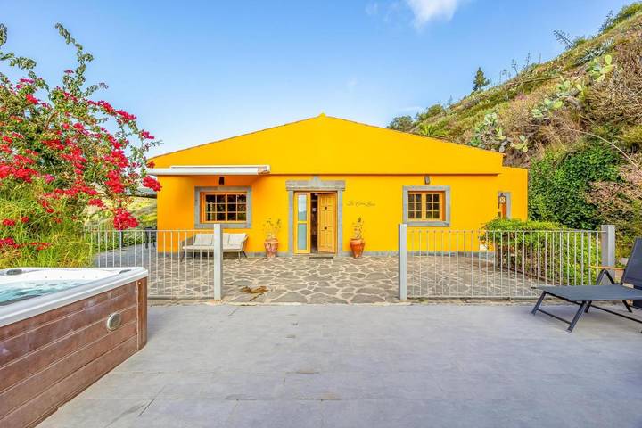 Holiday home for 8 people, with view and pool as well as garden - 1