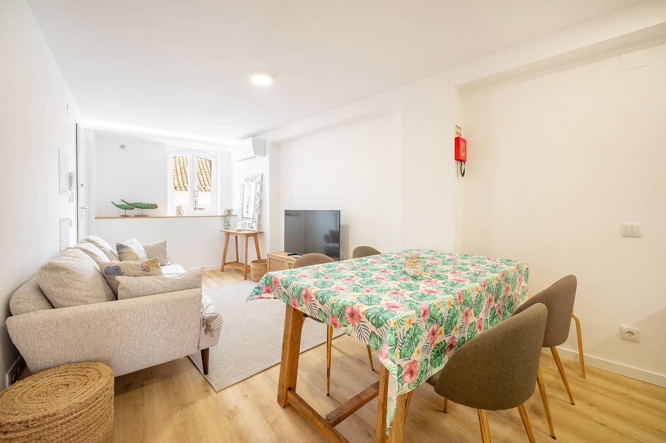 Ganze Wohnung, Ferienwohnung für 6 Personen mit Terrasse in Praia da Califórnia, Sesimbra