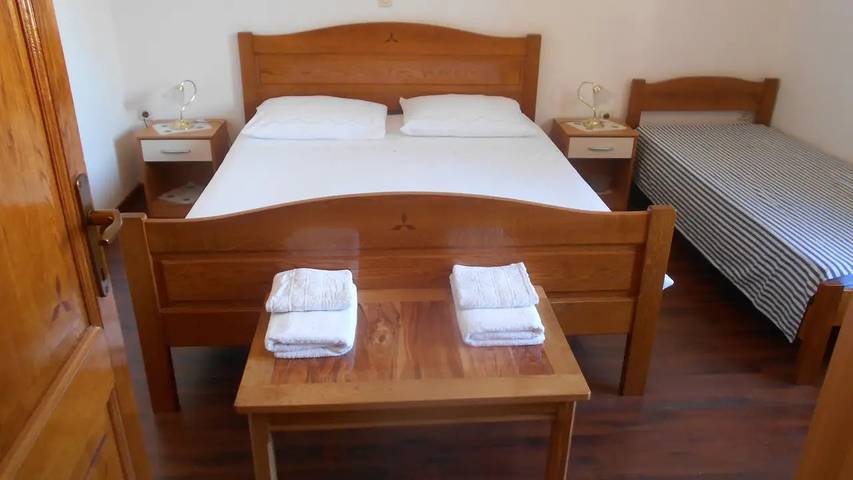 Gîte pour 4 personnes, avec terrasse, animaux acceptés dans Lastovo - 3