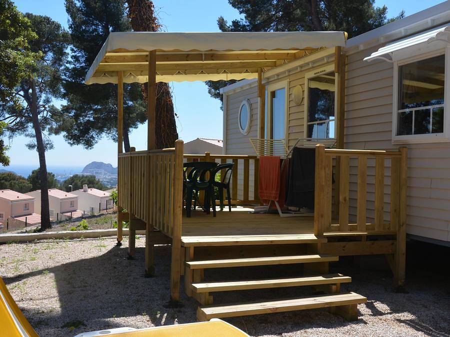 Camping de Ceyreste - Mobilheim 6 personen - Confort 3 Schlafzimmer 8.60m x 4m (34m²) + halbüberdachte Terrasse + Klimaanlage + Fernseher in Ceyreste, Marseille und Umgebung