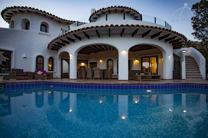 Villa pour 8 personnes, avec vue sur l’océan ainsi que piscine et jardin, adapté aux familles à Altea - 2