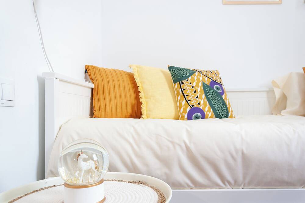 Entire apartment, Cal Xera - Cozy first floor with fireplace and private garden in Puigcerdà, Catalan Pyrenees