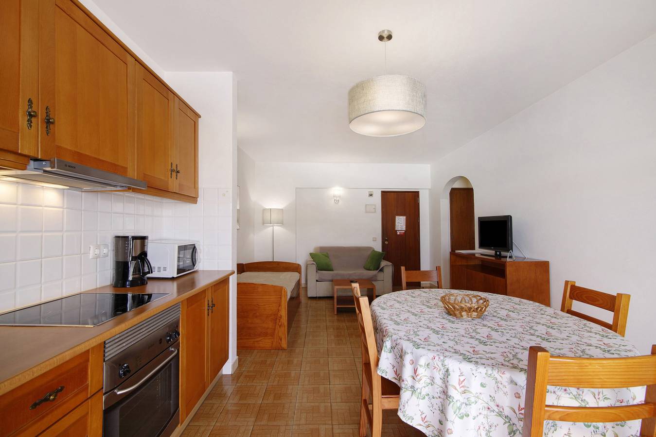 Apartamento inteiro, Apartamento '3' com piscina partilhada, Wi-Fi e ar condicionado in Aldeia das Açoteias, Albufeira