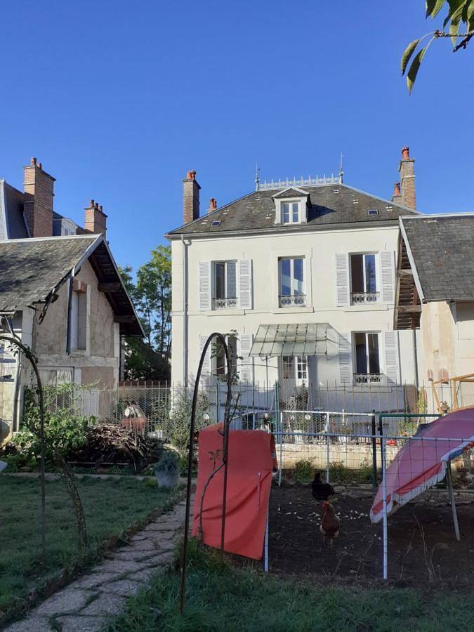 Gîte pour 9 personnes, avec terrasse ainsi que vue et jardin à Brosses - 3