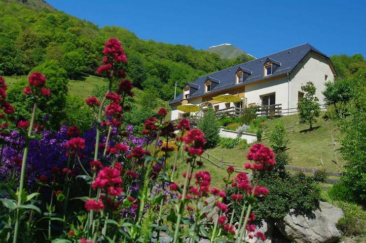 Gîte pour 4 personnes, avec jardin à Sassis