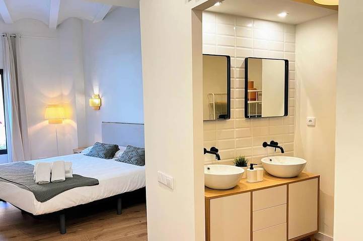 Ganze Wohnung, Charming ground floor 200m beach and train in Platja de les Escaletes (Sant Pol de Mar), Sant Pol de Mar