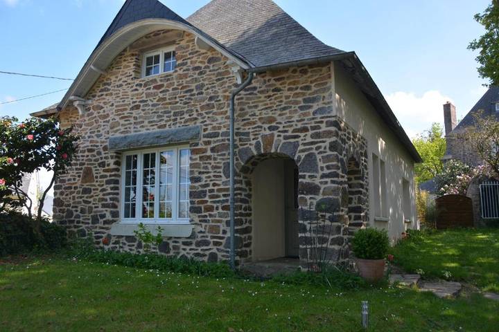 Location de vacances pour 5 personnes, avec jardin et terrasse à Cérences