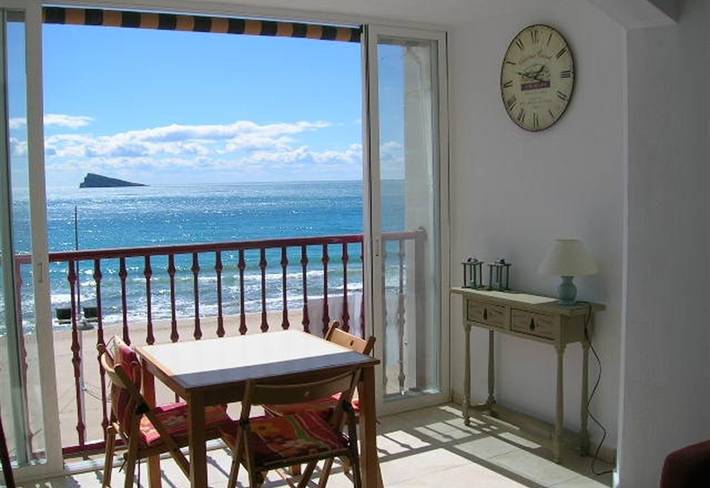 Entire apartment, First Line Apartment Benidorm with Sea View, Shared Pool & Wi-Fi in Playa de Levante, Costa Blanca