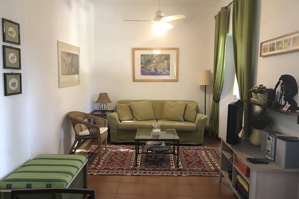 Apartamento entero, Apartamento con jardín, piscina y jacuzzi con hermoso parque. in Roma, Provincia de Roma